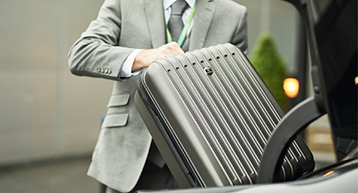 Platinum Staff  Putting luggage into car
